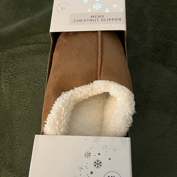 Other - Chestnut Men's Slipper with White Lining